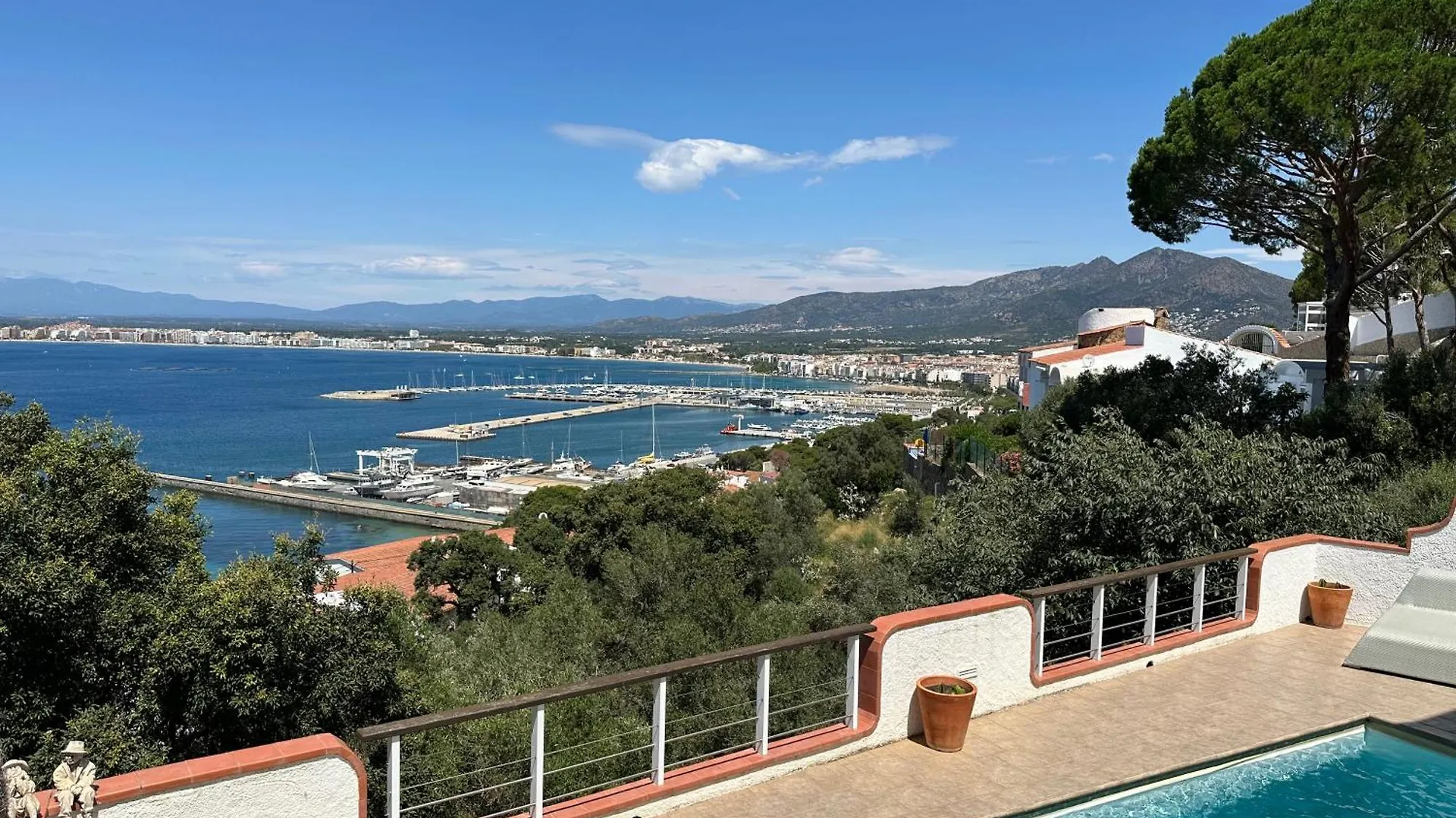 Agi Villa Poncella Roses Espagne